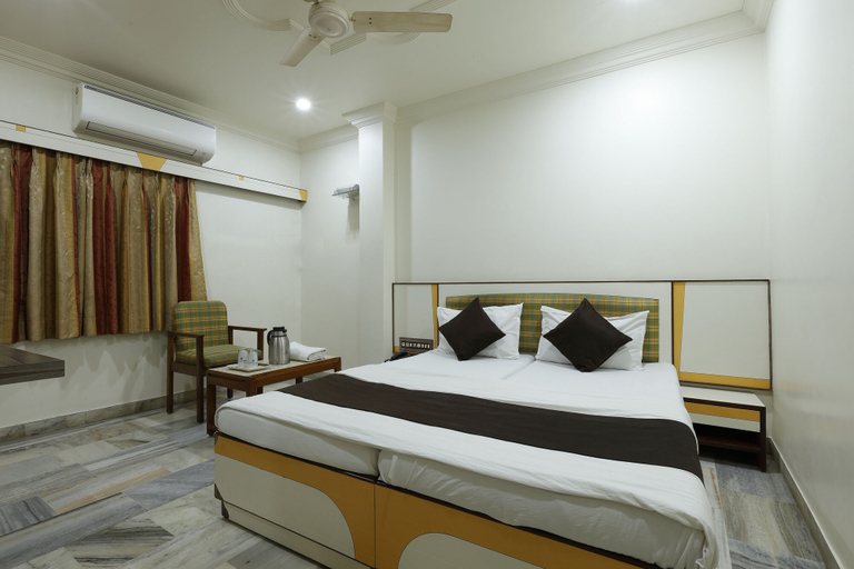 Bedroom 4, Hotel Good Night, Ahmadabad