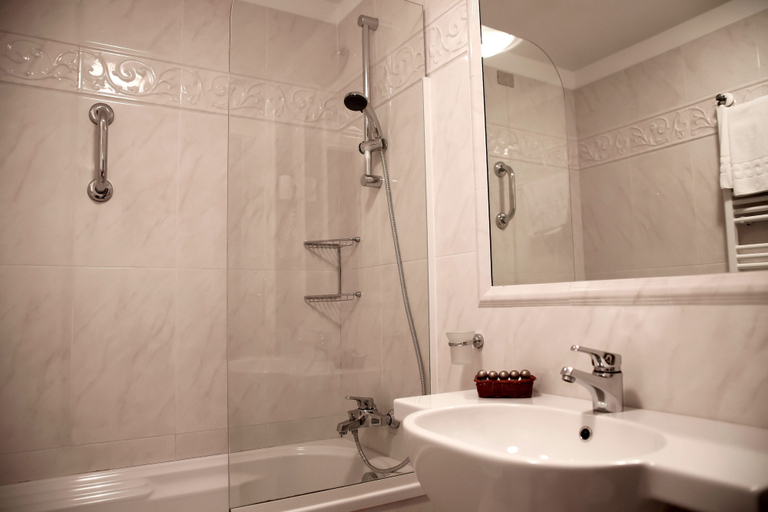Bathroom 5, Hotel Torretta, Pistoia