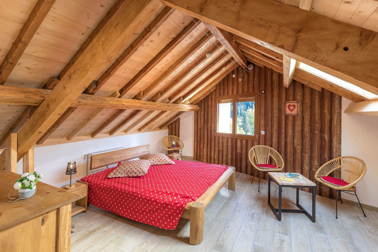 Bedroom 3, Gîtes Coste Belle et Costillon, Hautes-Alpes