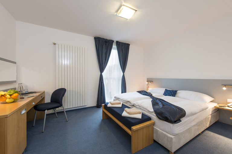 Bedroom 3, Felicity Garni Hotel, Bratislava II