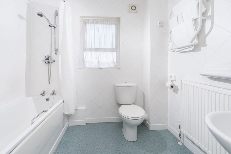 Bathroom 4, The Caledonian Island Hotel, Isle of Wight
