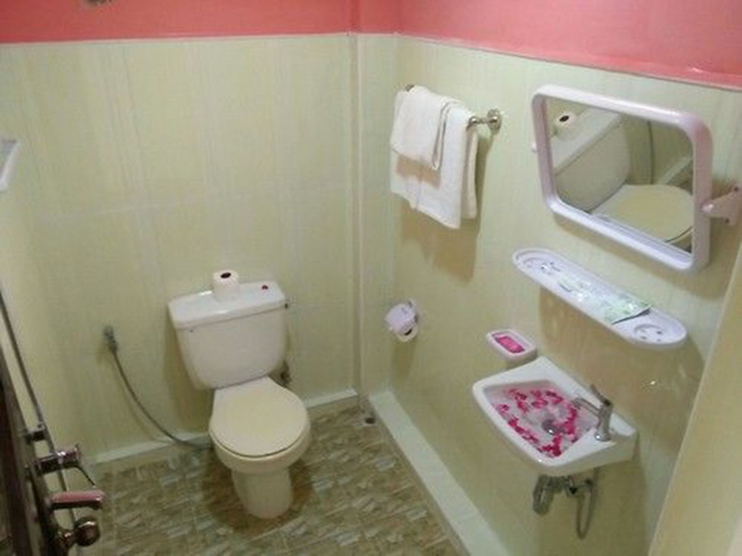 Bathroom, Kyaw Ngapali Lodge, Thandwe
