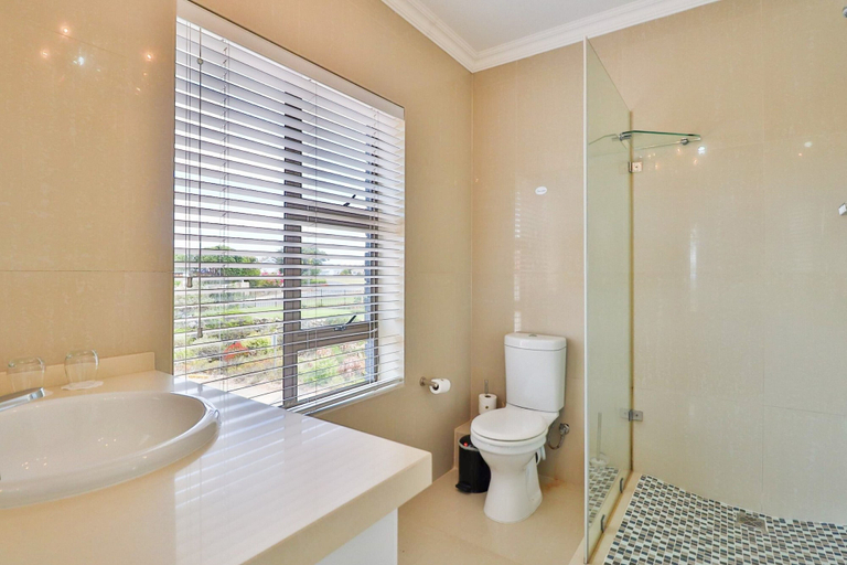Bathroom 5, The Whale's Tale Guesthouse, Overberg