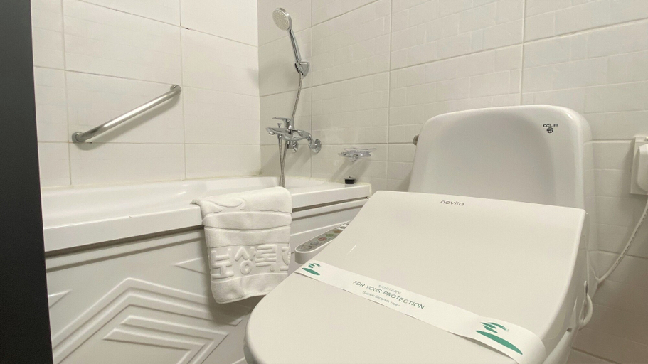 Bathroom 3, SUANBO SANGNOK Hotel, Chungju