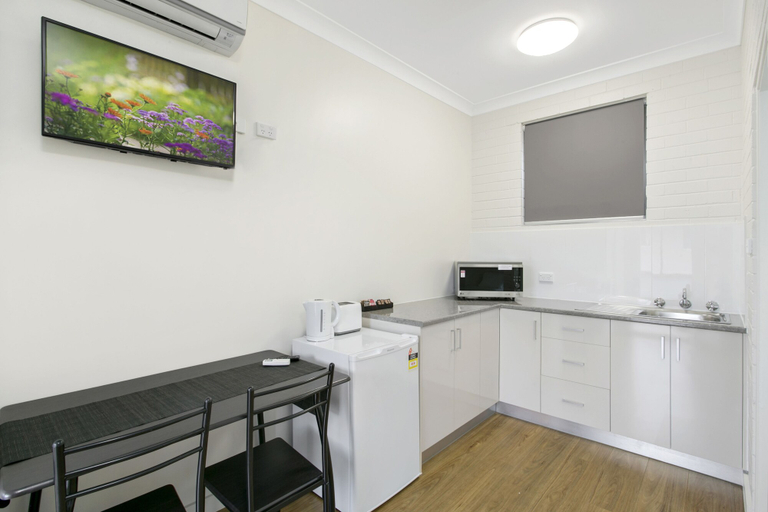 Others 5, Australian Community Villages, Sydney