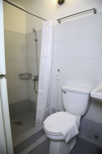 Bathroom 3, Quoalla Hotel Makati, Makati City