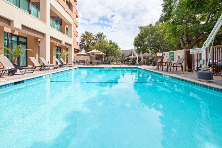 Sport & Beauty 5, Holiday Inn PALMDALE-LANCASTER by IHG, Los Angeles