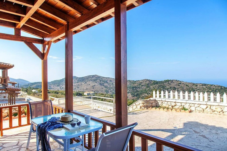 Room 2, Vissala 5 Alkanna in Chortata, Ionian Islands