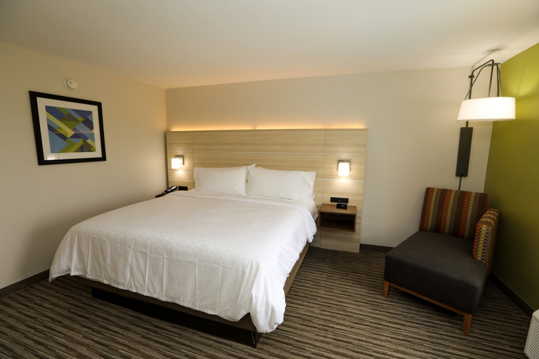 Bedroom 5, Holiday Inn Express HILLSBORO I-35 by IHG, Hill