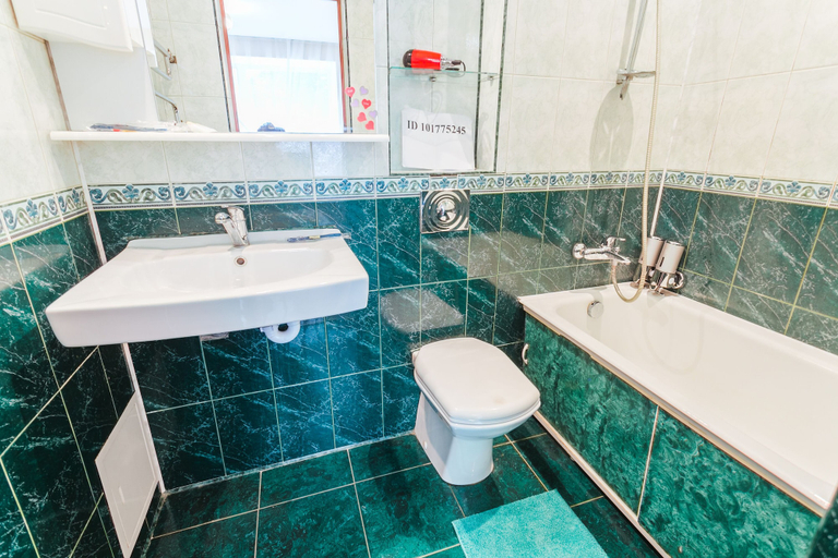 Bathroom 4, Apartment on Ogorodnaia Sloboda 10, Central