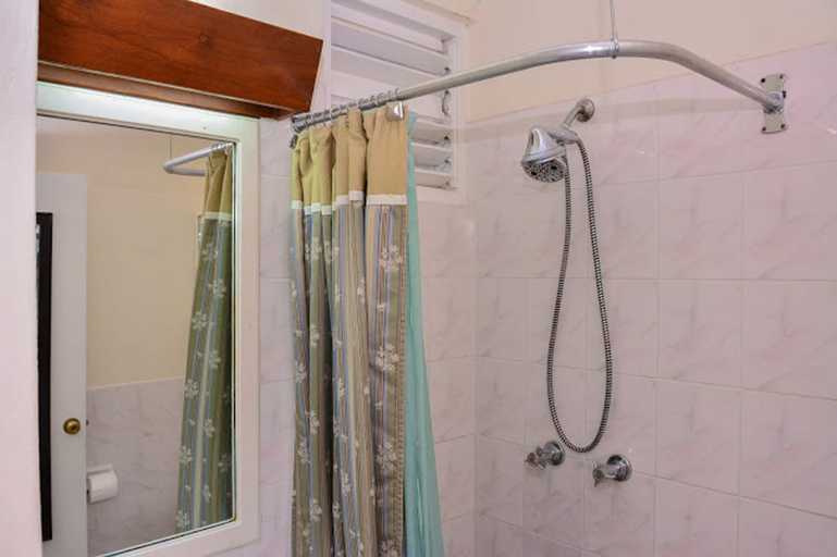 Bathroom 4, Mermaid Suites at Sandcastles