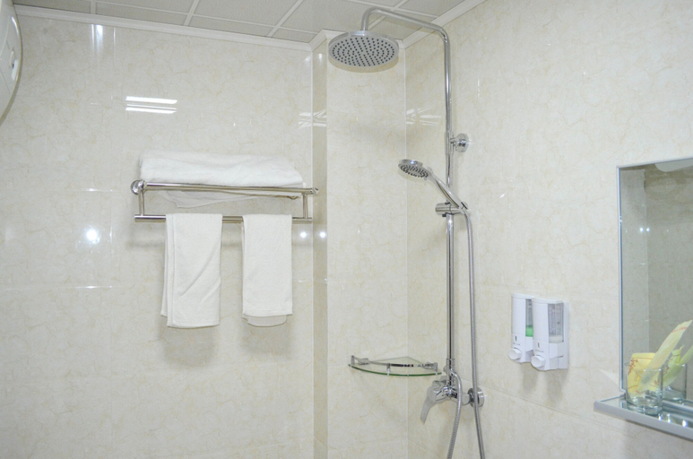 Bathroom 3, Chinese Business Hotel, Kampala