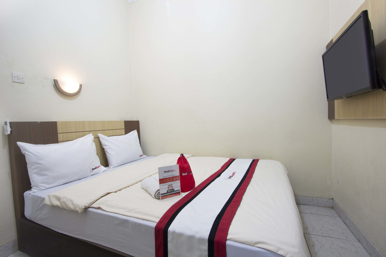 Bedroom 3, RedDoorz Plus near Stadion Mandala Krida, Yogyakarta