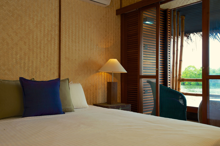Bedroom 3, Yathra Houseboat, Bentota