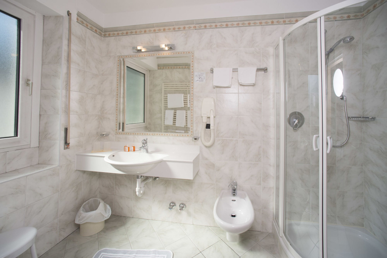 Bathroom 4, Hotel Garni Snaltnerhof, Bolzano