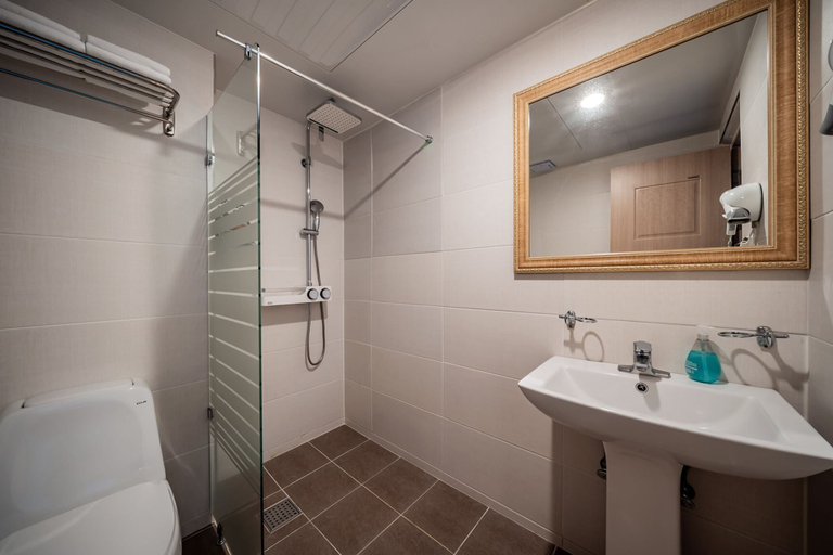 Bathroom 3, Sunrise Hotel Seopjikoji, Seogwipo