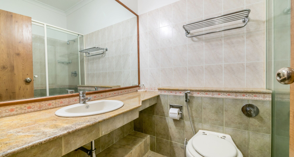 Bathroom 3, Octave Hotel Double Rd, Bangalore