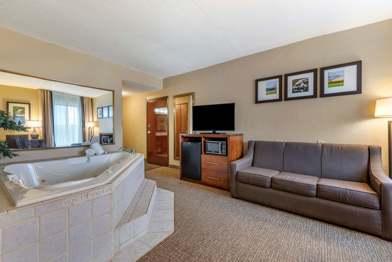 Bathroom 4, Comfort Inn Madison near Clifty Falls, Jefferson