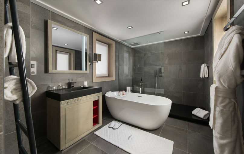 Bathroom 4, Le K2 Djola, Savoie