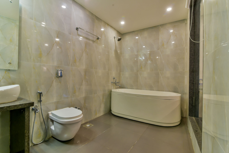 Bathroom 4, Ramatan Resort, North Goa