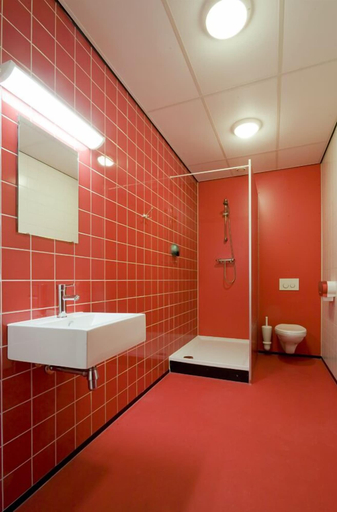 Bathroom 3, WOW Hostel Amsterdam, Amsterdam
