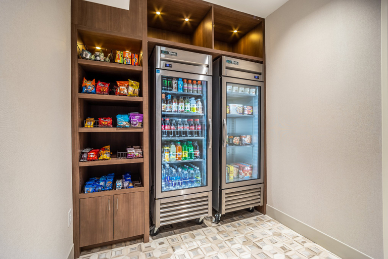 Food & Drinks