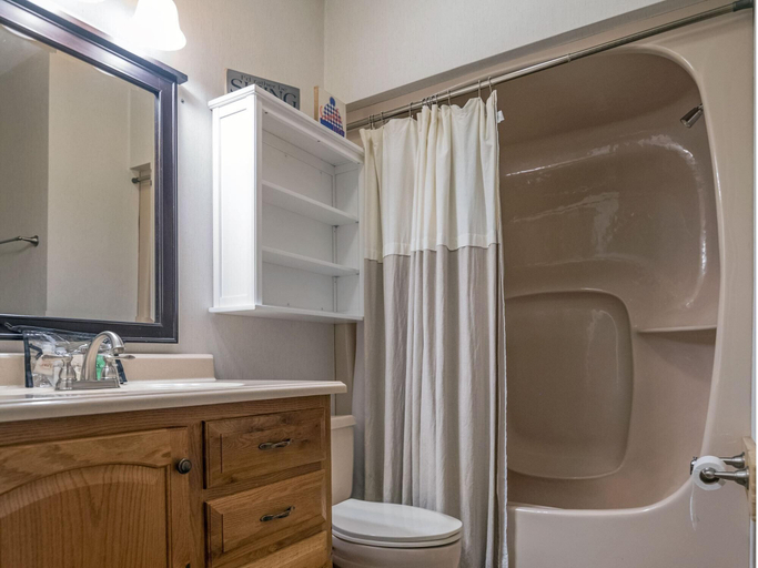 Bathroom 1, 2 Br: Whistlepunk 28, Pocahontas