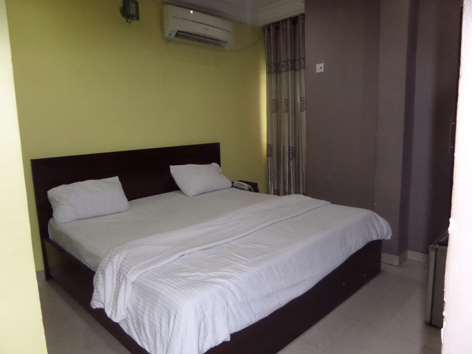 Bedroom 3, Ghatview Hotel, Mainland