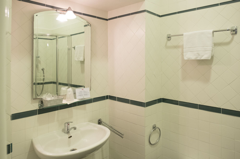 Bathroom 4