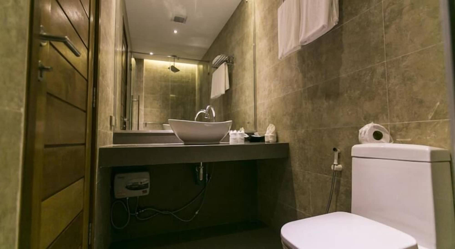 Bathroom 4, Action Point Fitness Resort, Pulau Phuket