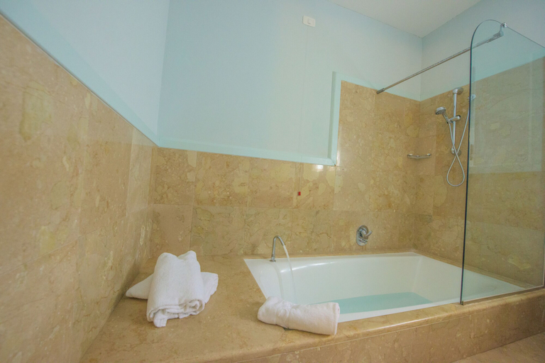 Bathroom 5, I Mulini Resort, Trapani