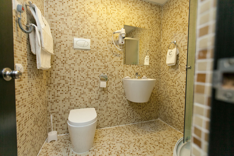 Bathroom 3, Hotel Olsi