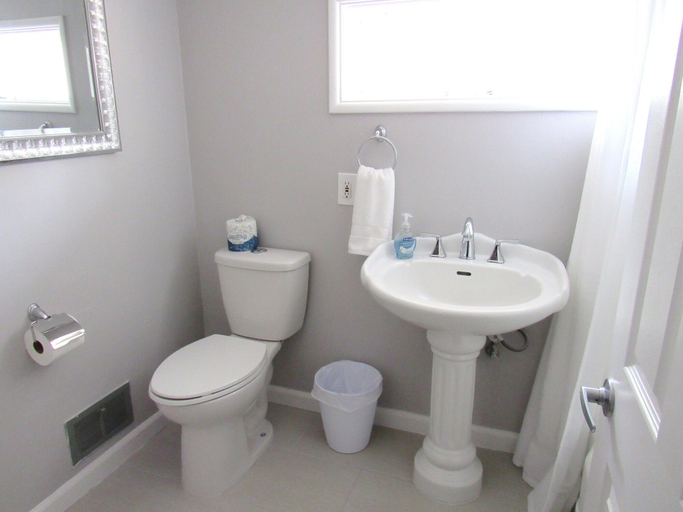 Bathroom 4, The Sky View Inn, San Bernardino