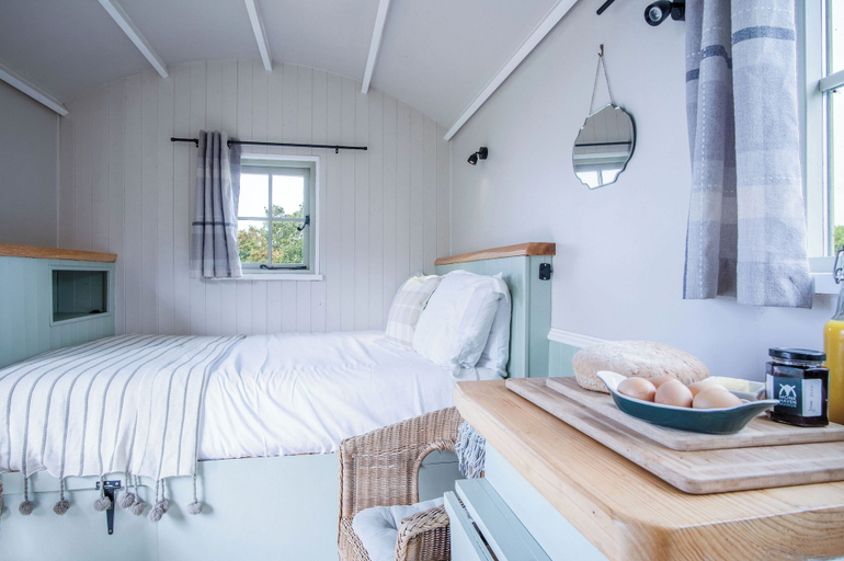 Bedroom 3, Haven View - 1 Bed Shepherds Hut - St Ishmael's, Pembrokeshire