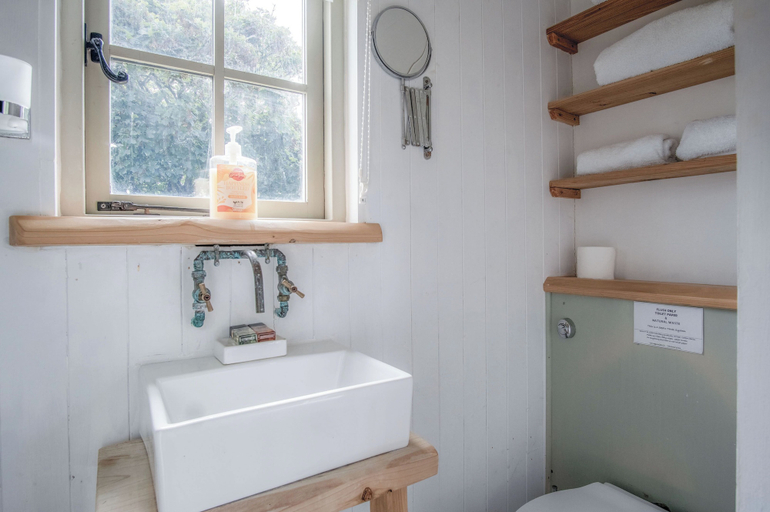 Bathroom 4, Haven View - 1 Bed Shepherds Hut - St Ishmael's, Pembrokeshire