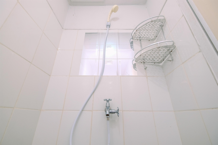 Bathroom 5, Simply Look Studio (No Kitchen) at Dramaga Tower Apartment By Travelio, Bogor