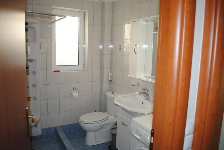 Bathroom 5, Skroponeria View Apartments, Central Greece