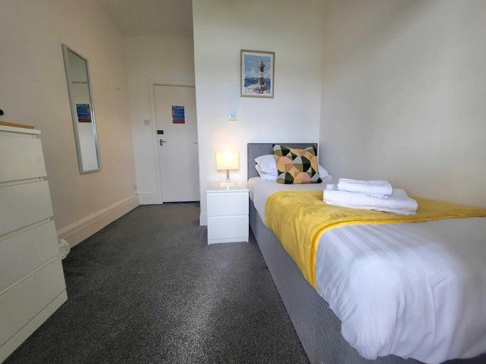 Bedroom 2, Beach Hotel Torbay, Torbay