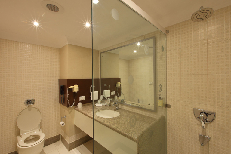 Bathroom 5, Lemon Tree Hotel Coimbatore, Coimbatore