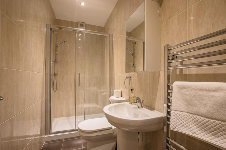 Bathroom 3, Waterfront Apartments, Douglas
