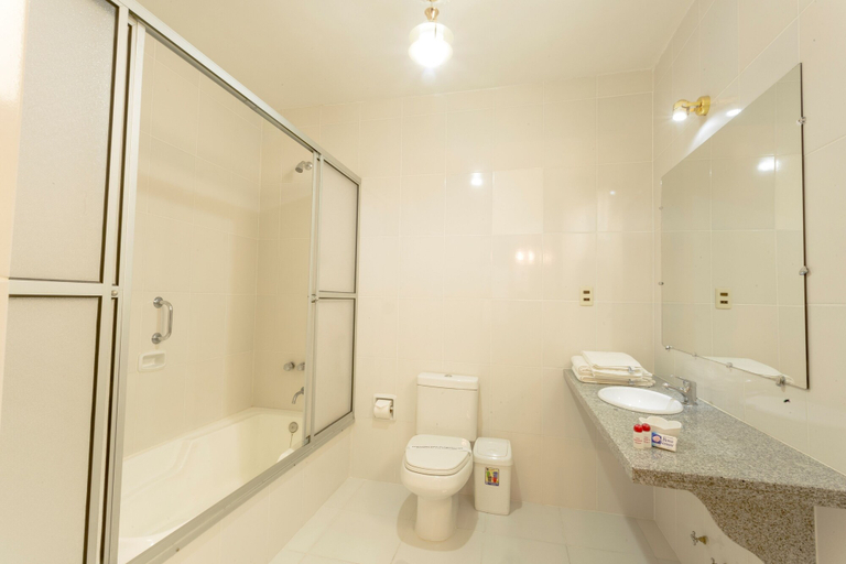 Bathroom 3, Hotel Independencia, Oropeza