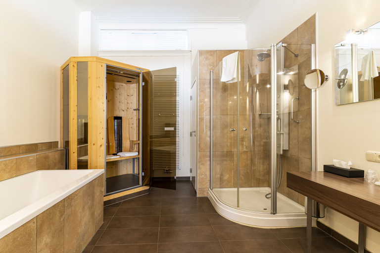 Bathroom 3, Dormio Wijnhotel Valkenburg, Valkenburg aan de Geul
