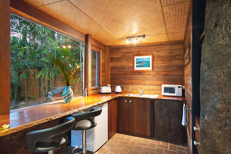 Bathroom 3, Gecko Shed, Byron