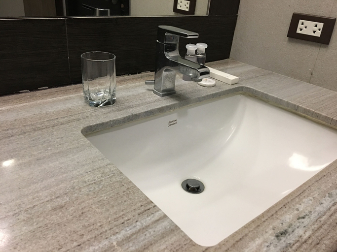 Bathroom 5, Sunny Bay Suites, Manila City