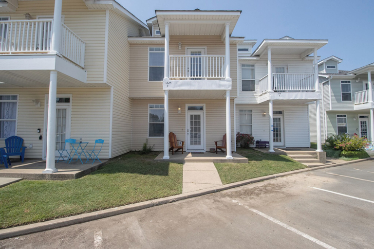 Exterior & Views 2, Century Oaks Townhome, Harrison
