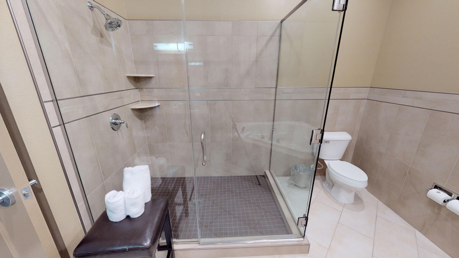 Bathroom 4, ClubHouse Hotel & Suites - Fargo, Cass