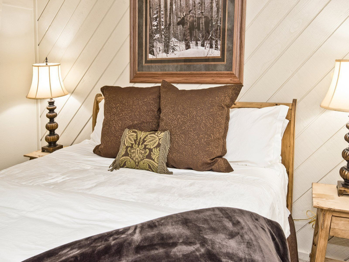 Bedroom 1, Ridgepoint 128, Eagle