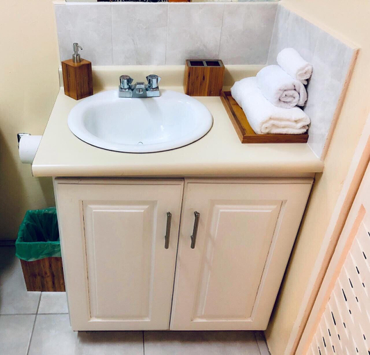 Bathroom 3, Waterloo Executive Guest Apartment