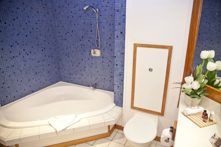 Bathroom 4, Quality Hotel Lincoln Green, Waitakere