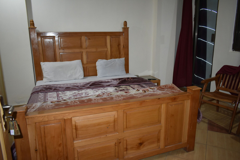Bedroom 5, Hotel Kashmir Continental, Zhob
